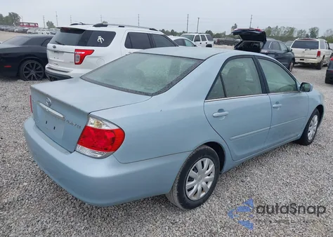 2005 Toyota Camry Le z USA, uszkodzony, nr VIN 4T1BE32K45U583288